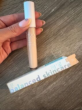 Tula Radiant Brightening Concealer — Light Beige.